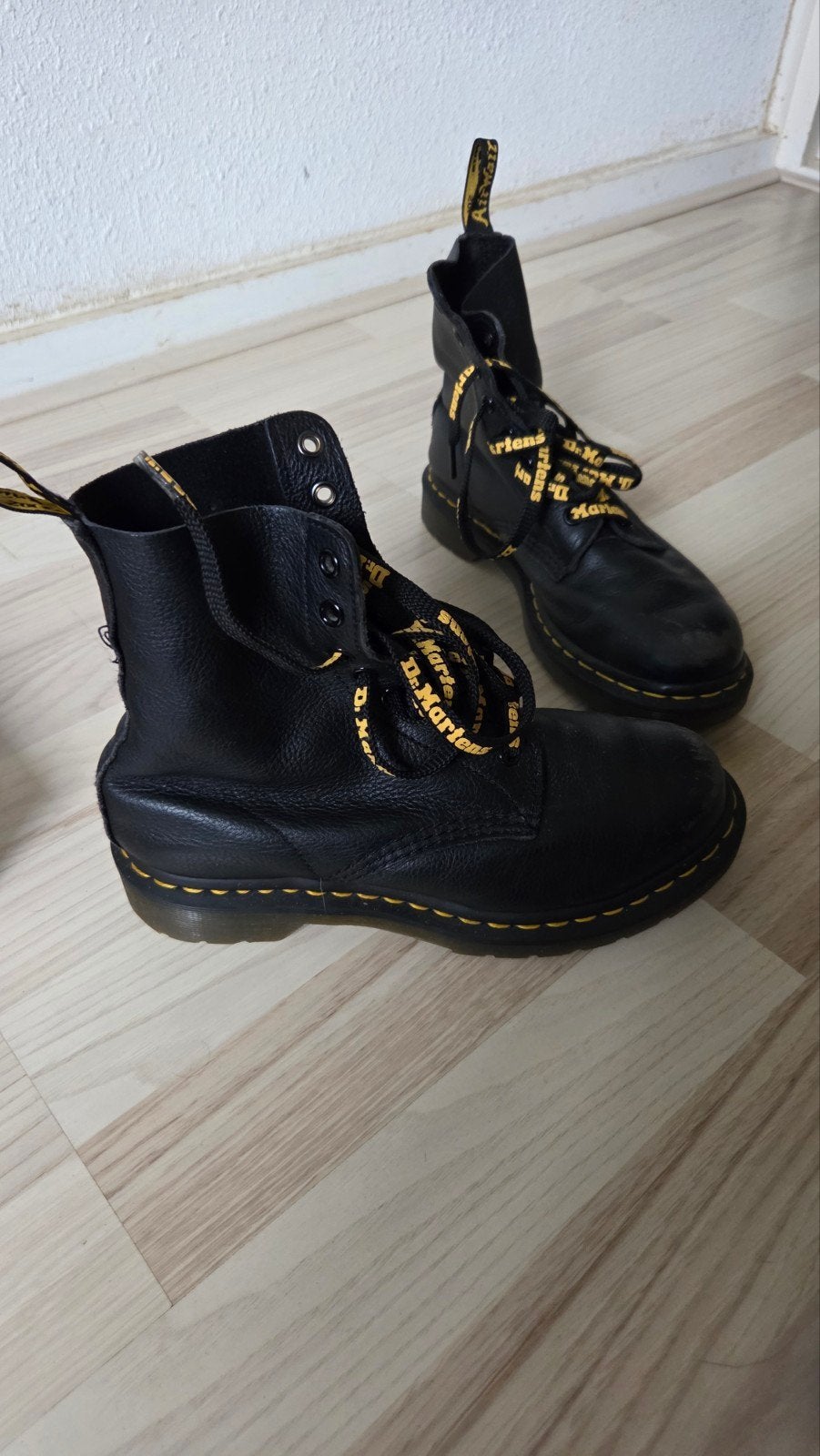 Dr. Martens laarzen - Zwart met gele veters, Zwart, Lage of Enkellaarzen, Ophalen of Verzenden, Dr. Martens