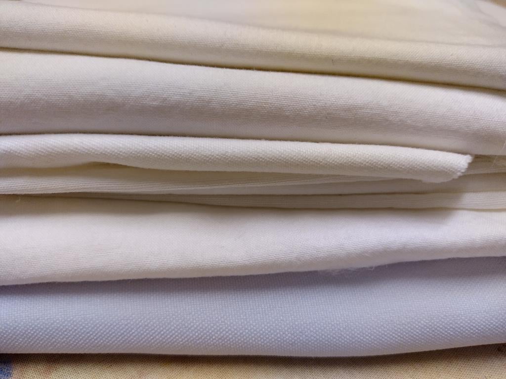 Te koop aangeboden: Restjes witte stoffen pnr. 11 , Hobby en Vrije tijd, Stoffen en Lappen, Nieuw, Katoen, 120 cm of meer, 200 cm of meer