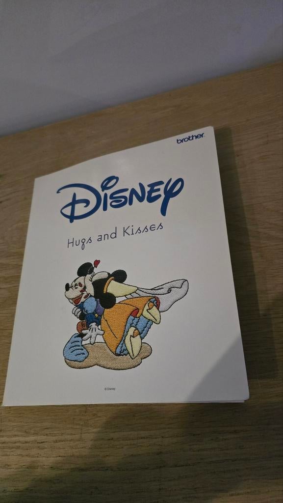 Disney Hugs and Kisses borduurpatronen Brother, Hobby en Vrije tijd, Ophalen of Verzenden