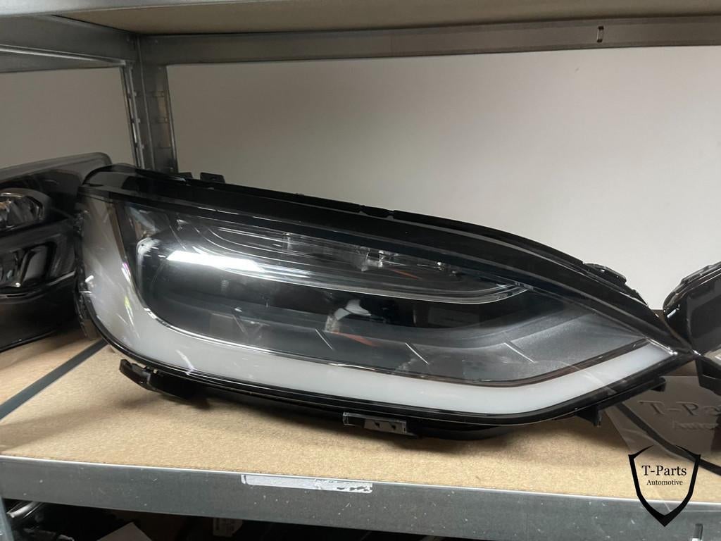 tesla model X koplamp rechts nieuw lamp