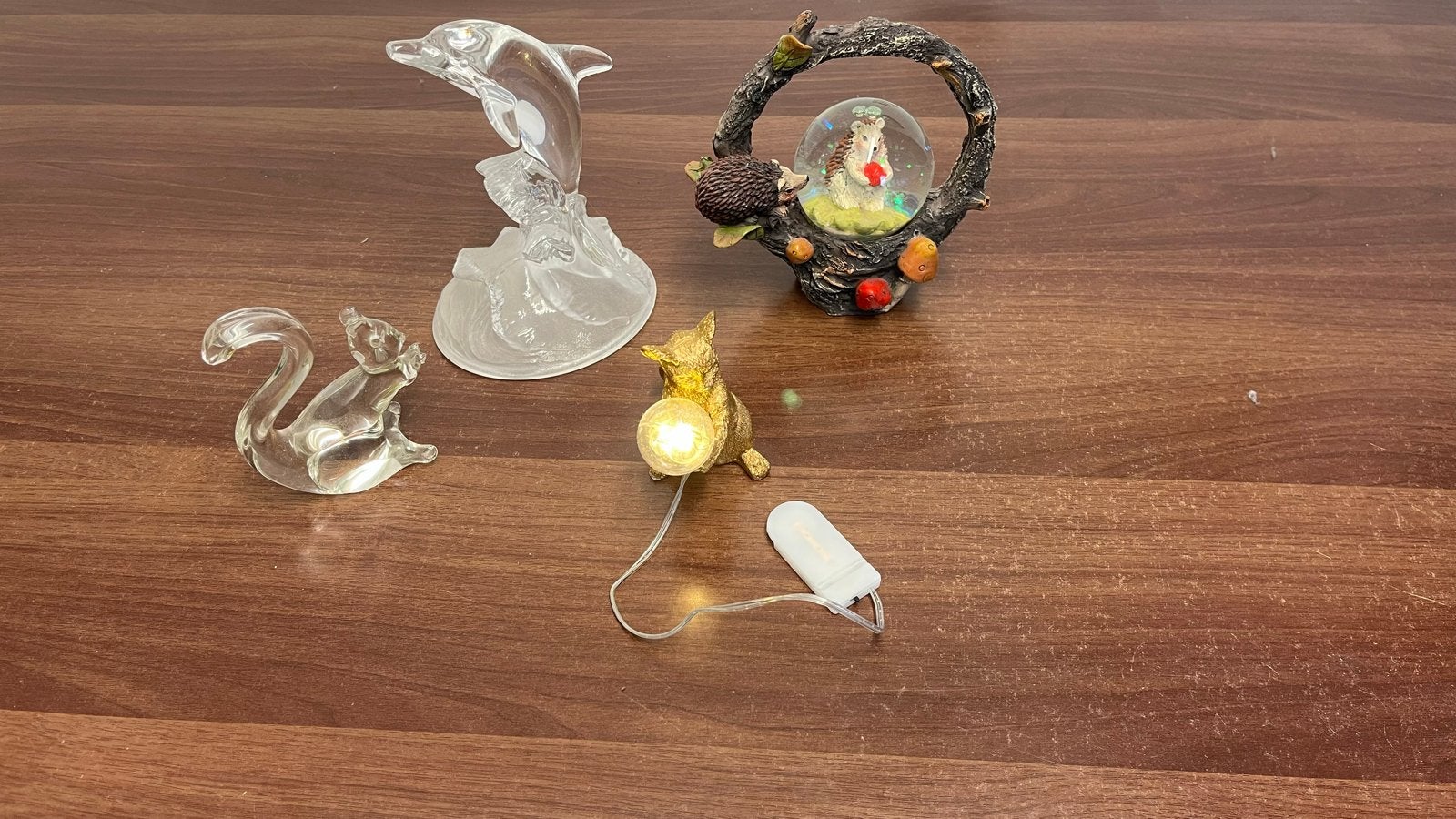 Decoratieve beeldjes: dolfijn, eekhoorn, egel sneeuwbol, kat, Ophalen, Gebruikt, Glas, Overige stijlen