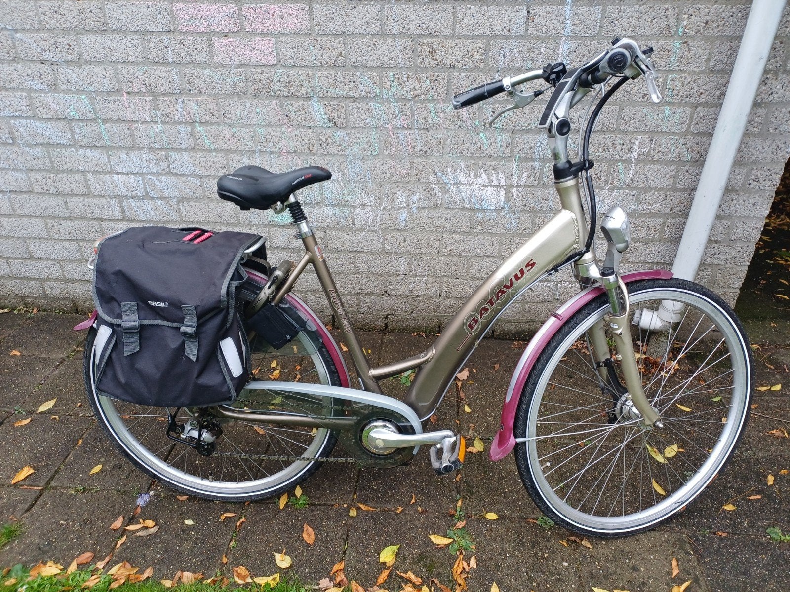 Batavus damesfiets electrisch.Defect wiel, Ophalen, Gebruikt, Batavus