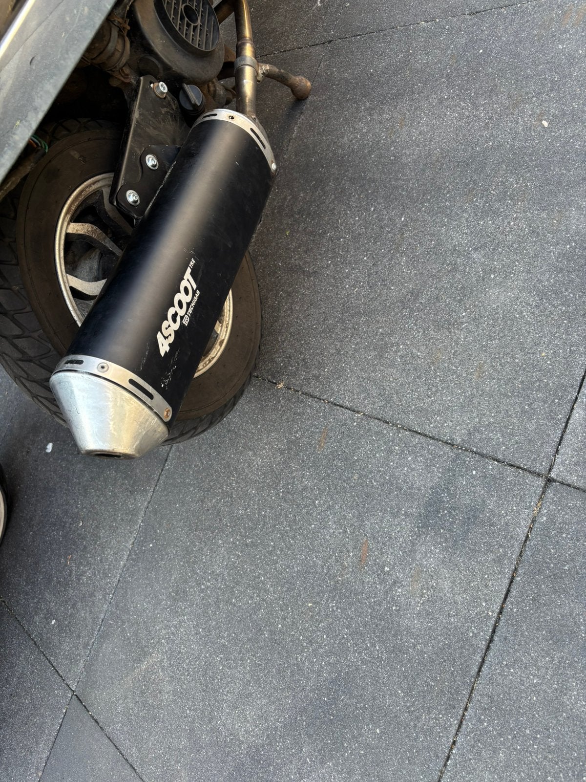 4scoot uitlaat gy6, Ophalen, Zo goed als nieuw