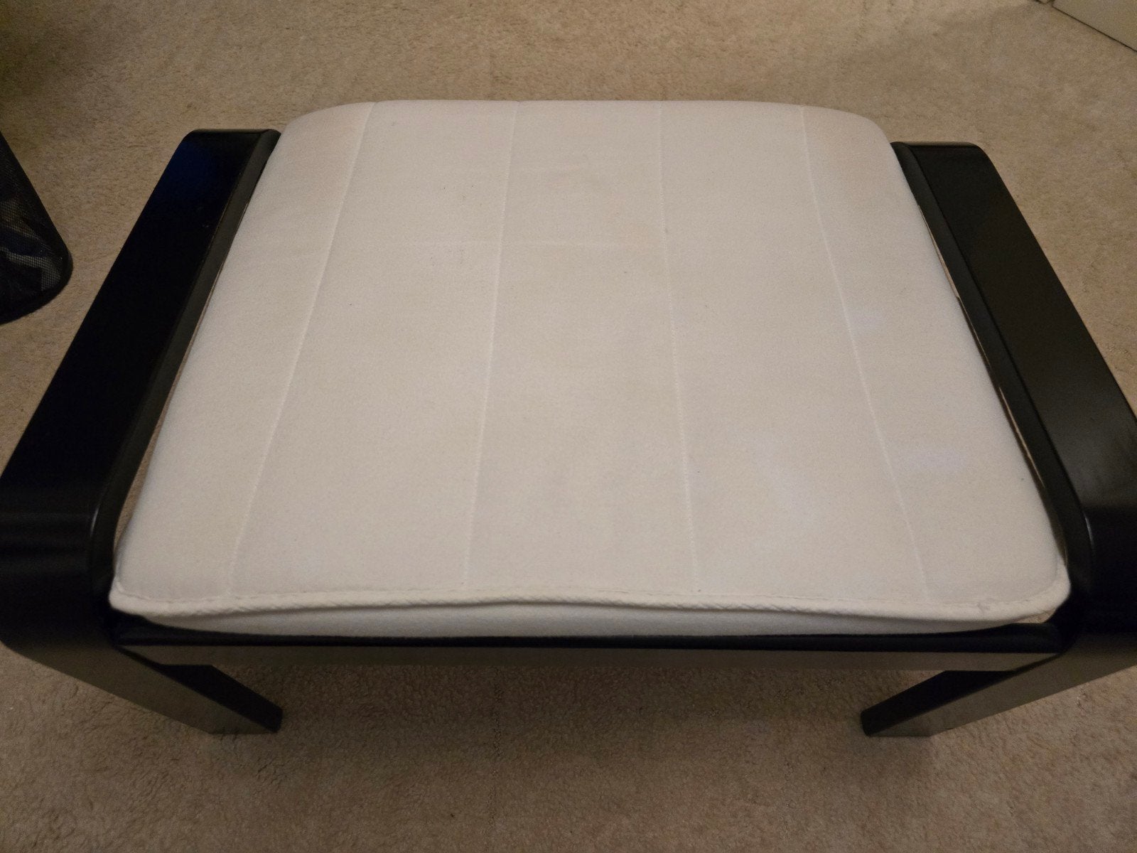 IKEA POÄNG voetenbank / hocker –Glanzend zwart, ecru kussen, Ophalen of Verzenden, Zo goed als nieuw, Rechthoekig, 50 tot 75 cm