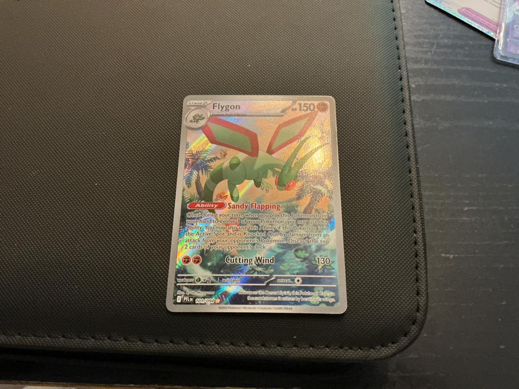 Flygon 150/198 Pokemon Kaart - Obsidian Flames, Ophalen of Verzenden, Zo goed als nieuw, Losse kaart, Foil