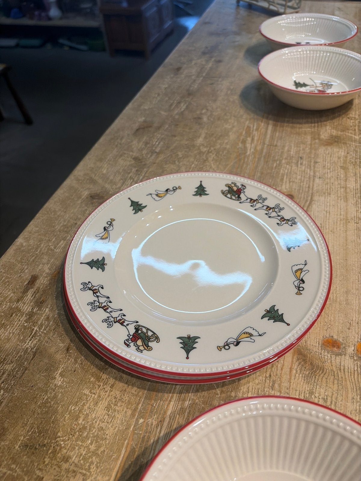 Wedgwood Windsor Christmas servies - 2 borden, 3 kommen, Ophalen, Klassiek, Zo goed als nieuw, Wedgwood