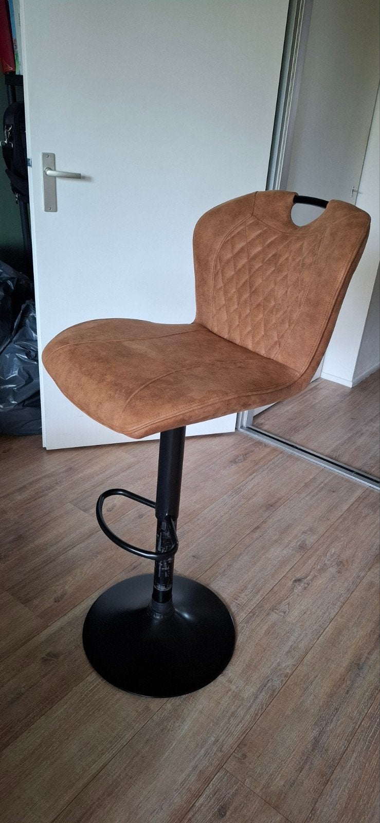 Mooie hoge stoel/kruk – Gratis af te halen in Leiderdorp