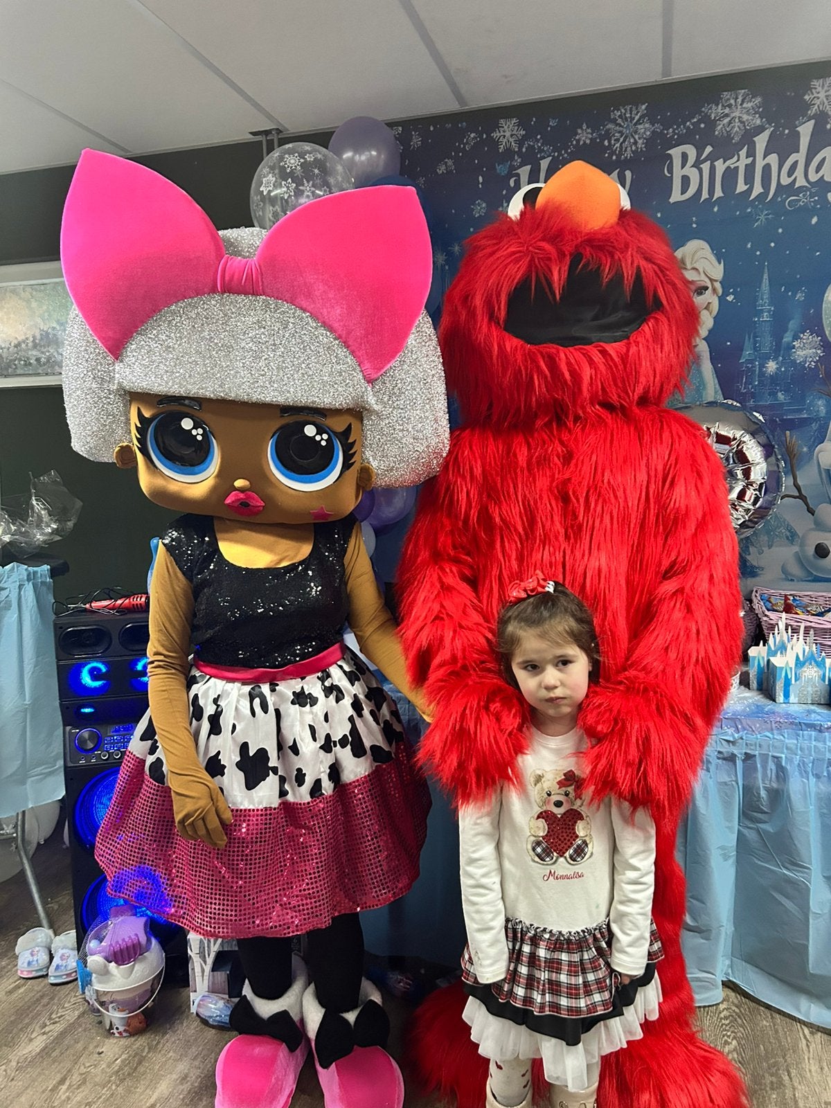 LOL POP  EN ELMO MASCOTTE verhuur, Hobby en Vrije tijd, Feestartikelen | Verhuur, Zo goed als nieuw, Ophalen of Verzenden