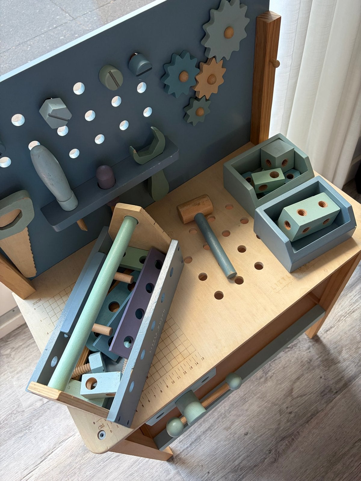 Foto 3 van Little Dutch Houten Werkbank met Gereedschap