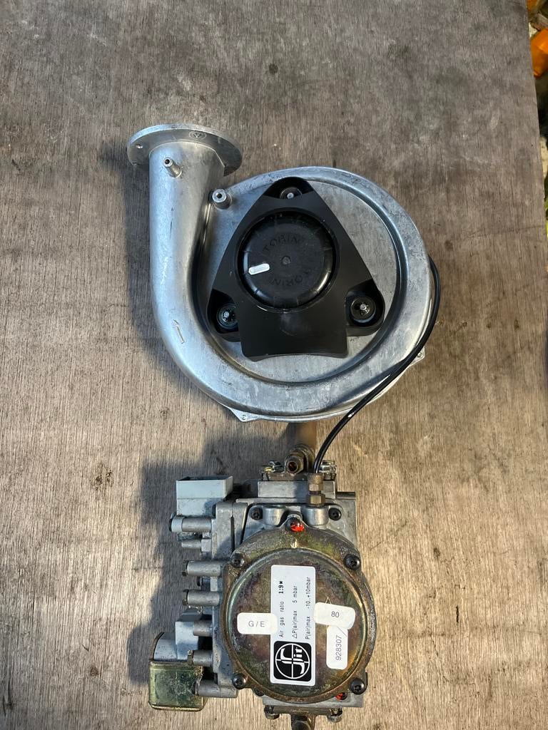 CV-ketel onderdelen: Ventilator en Gasblok, 30 tot 80 cm, Gebruikt, Cv-ketel of Combi-ketel, Minder dan 60 cm