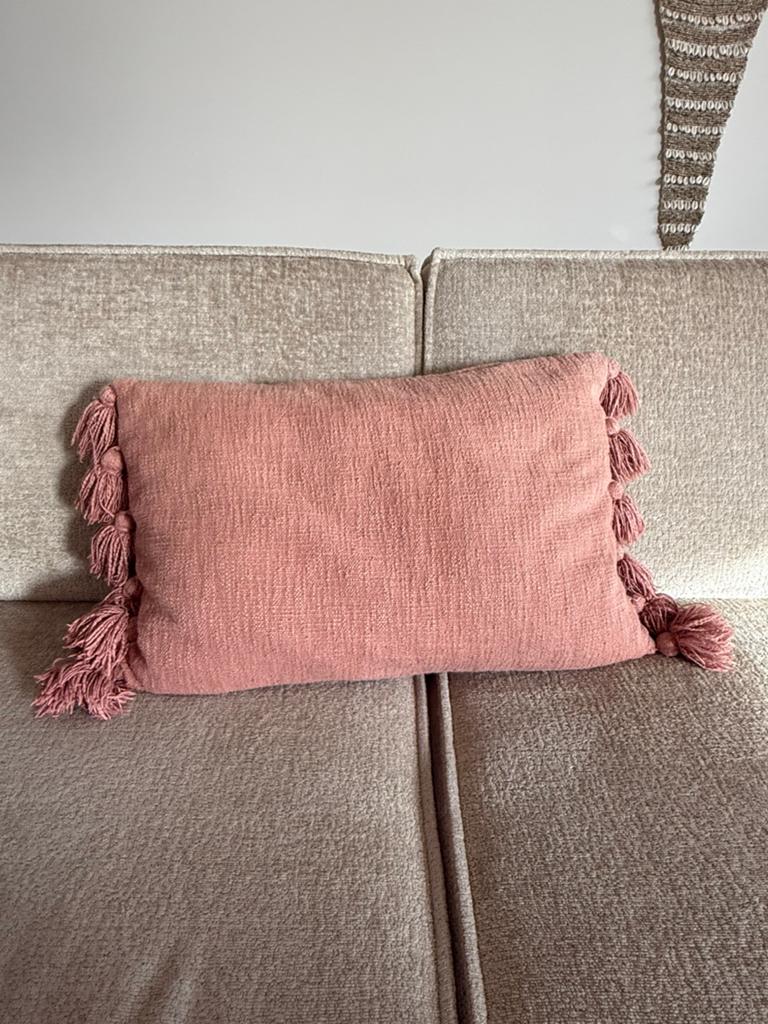 Madam Stoltz Kussen Roze met Kwastjes, Ophalen of Verzenden, Zo goed als nieuw, Roze, Rechthoekig