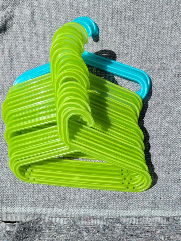 21x IKEA Kinderhangers - Groen/Blauw Kunststof, Ophalen of Verzenden