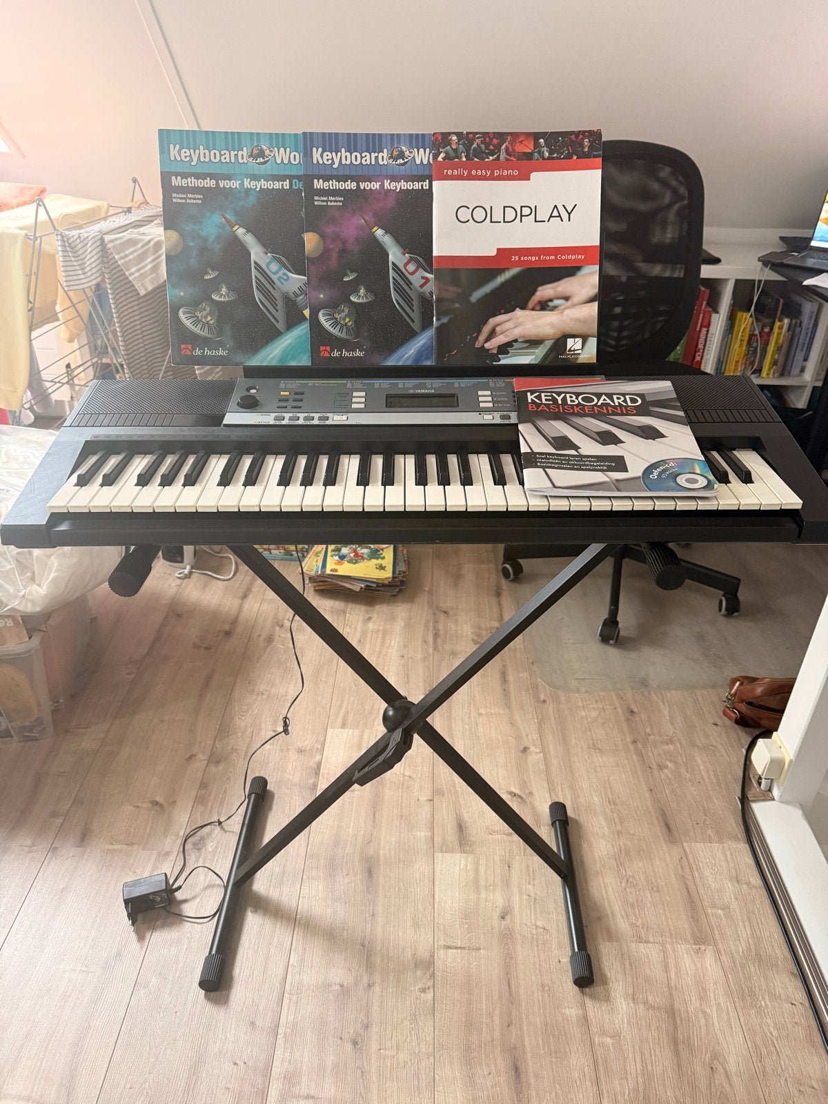 Yamaha Keyboard YPT-240 met standaard en boekjes, Muziek en Instrumenten, 61 toetsen, Yamaha, Ophalen of Verzenden, Zo goed als nieuw