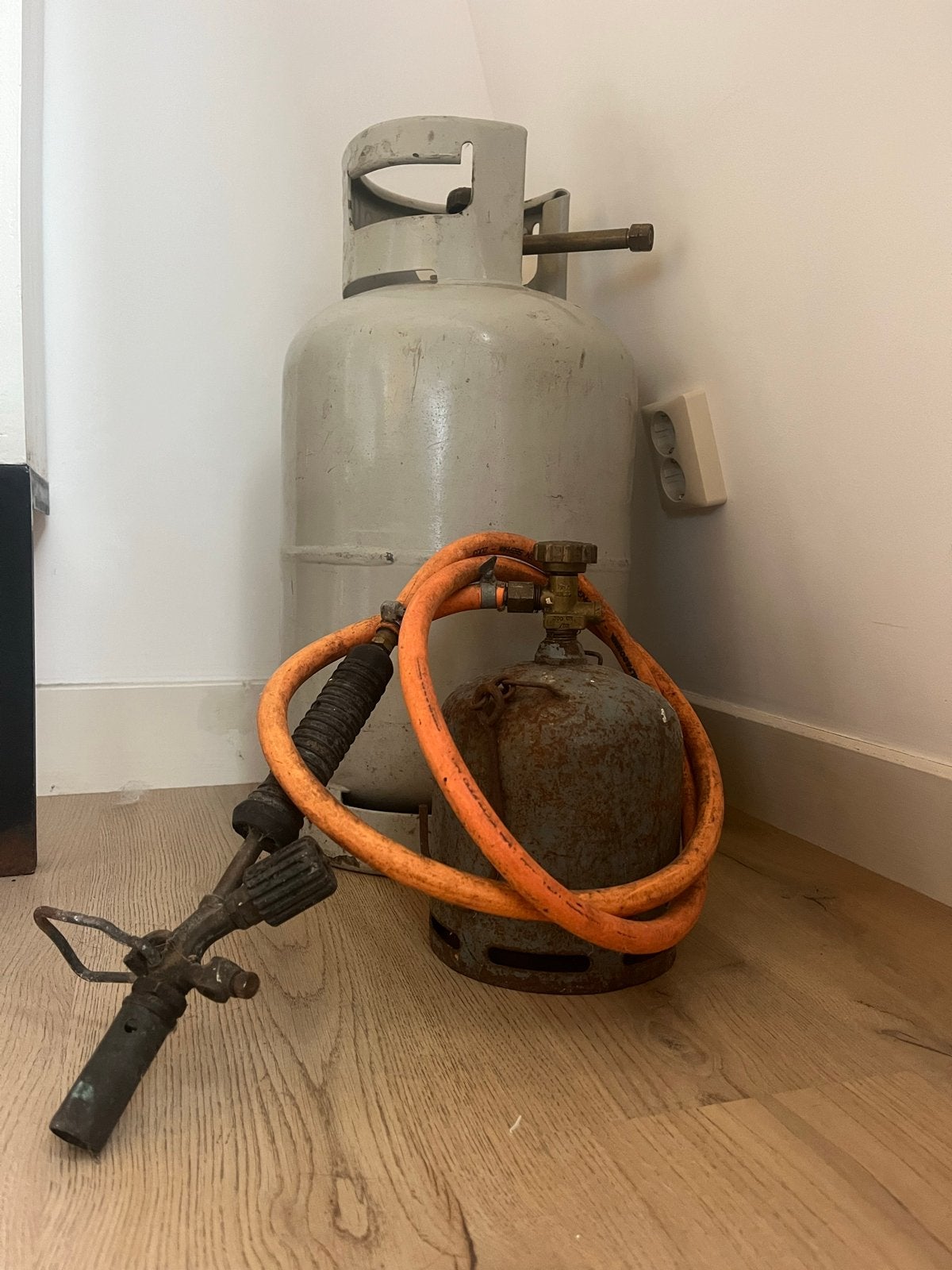 Halfvolle gasfles met brander, Ophalen, Gebruikt