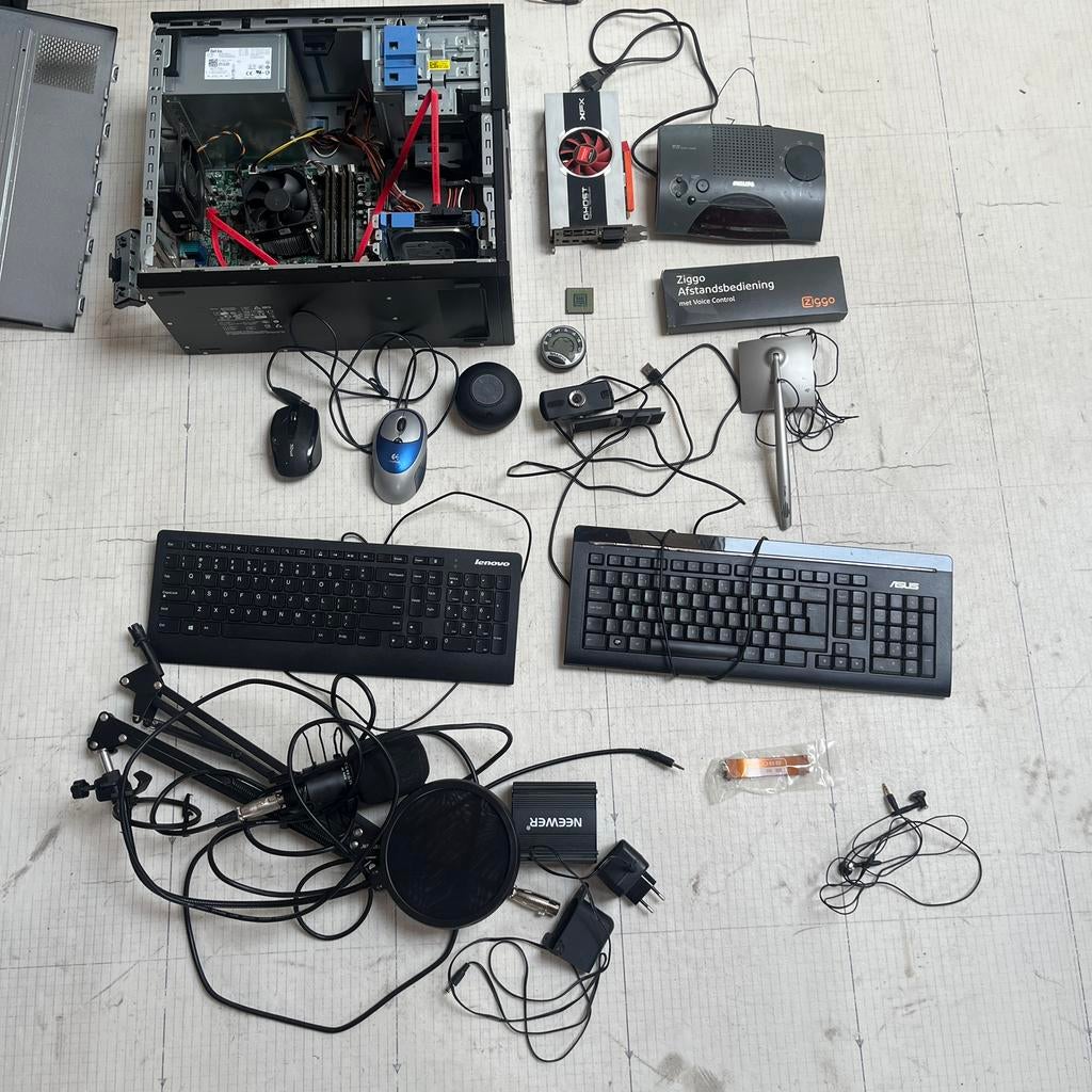 Partij computer electronica varierende dingen ongegest, Ophalen, Gebruikt