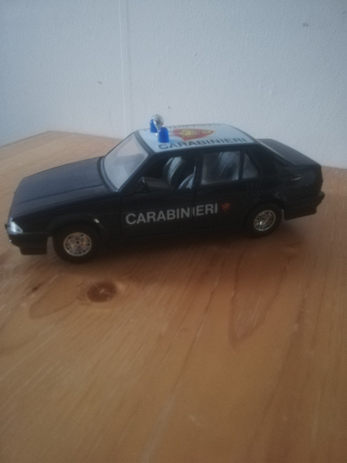 alfa Romeo 75 carabinieri, Hobby en Vrije tijd, Ophalen of Verzenden, Zo goed als nieuw, Auto, Bburago