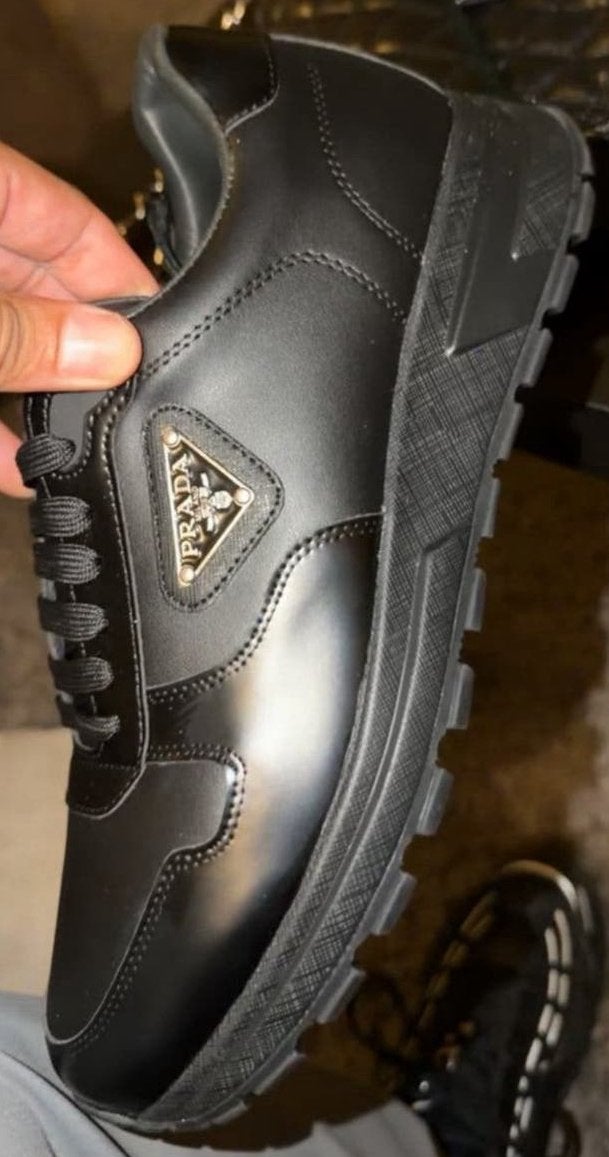 Nieuwe Prada sneakers maat 43 in doos, Ophalen of Verzenden, Nieuw, Zwart, Sneakers of Gympen