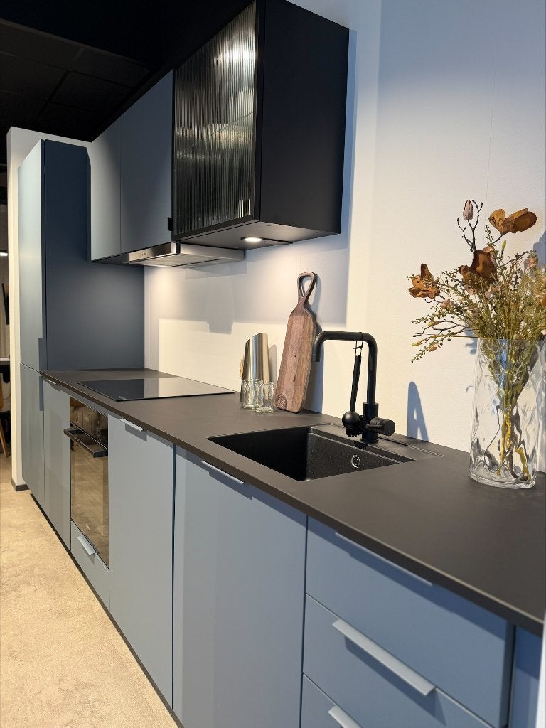 KVIK Bordo blue - Showroom keuken, Blauw, Nieuw, Enkelwandige keuken, Ophalen of Verzenden