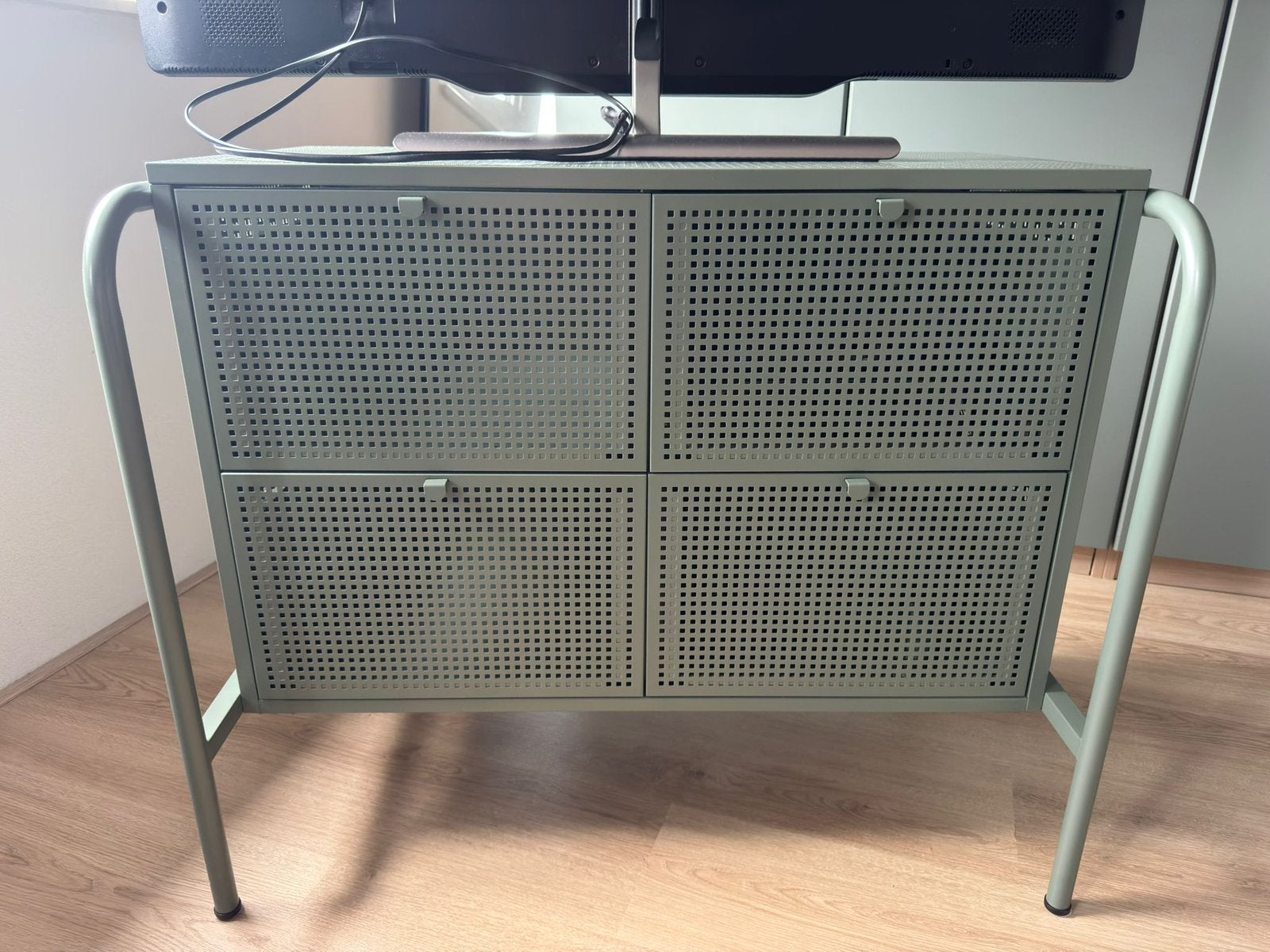 Nikkeby ladekast Ikea grijsgroen, Huis en Inrichting, Ophalen, 50 tot 100 cm, Zo goed als nieuw, 3 of 4 laden