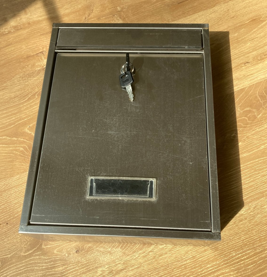 RVS Brievenbus met sleutels - 26x8x34,5 cm, Tuin en Terras, Brievenbussen, Ophalen of Verzenden, Gebruikt, Rvs, Wandbrievenbus