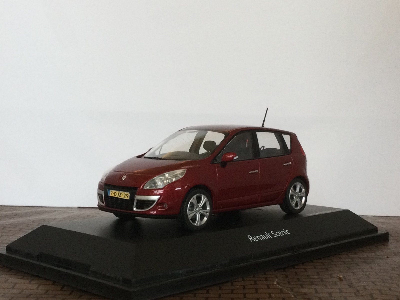 Renault Scenic 2012 Bordeaux Rood Schuco 1:43, Hobby en Vrije tijd, Modelauto's | 1:43, Ophalen of Verzenden, Nieuw, Auto, Schuco
