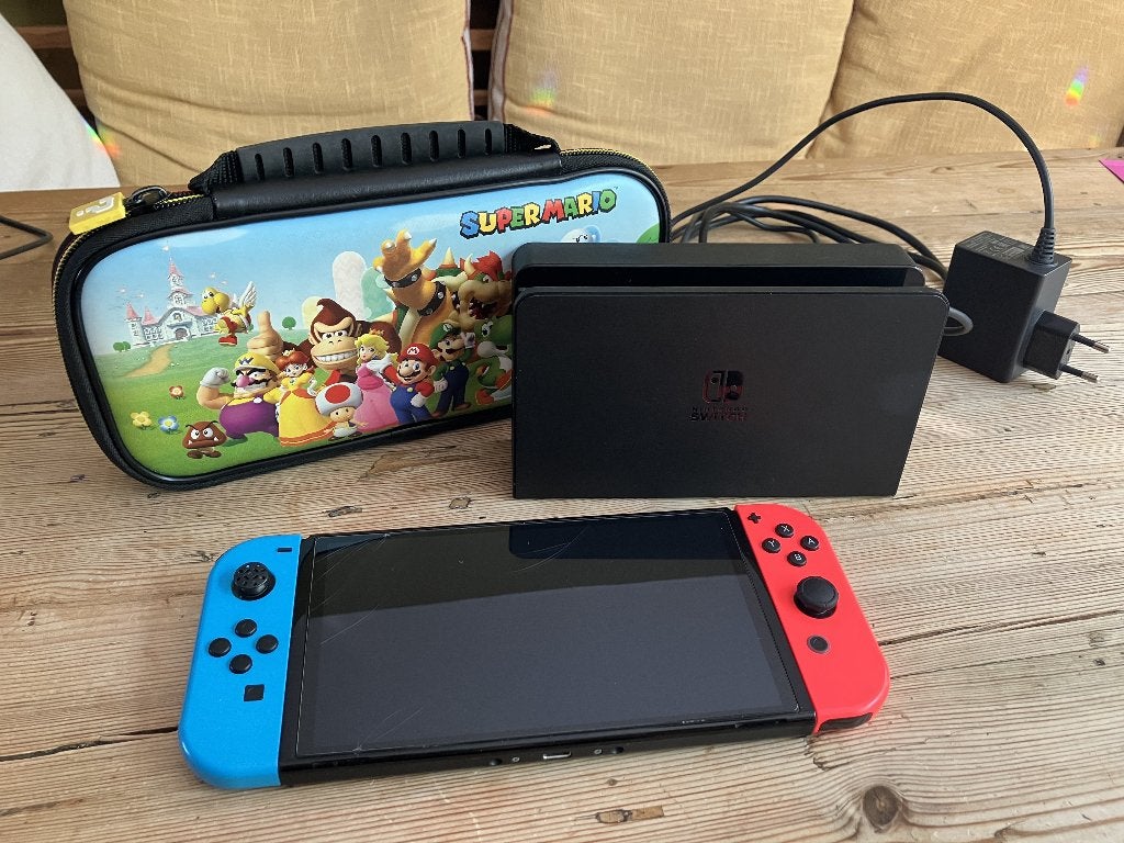 Nintendo Switch, Ophalen of Verzenden, Zo goed als nieuw, Met 2 controllers, Switch Original