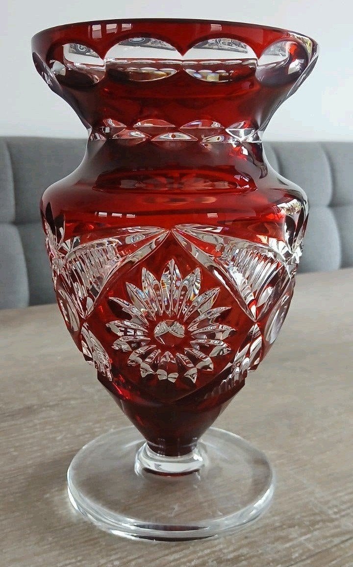 Glazen vaas facet geslepen met rode kleur rood glas, Ophalen of Verzenden