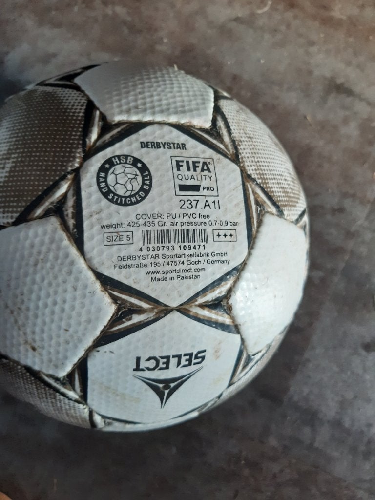 Eredivisiebal matchball gebruikt bij  FC Utrecht, Maat XL, Ophalen of Verzenden, Zo goed als nieuw, Shirt