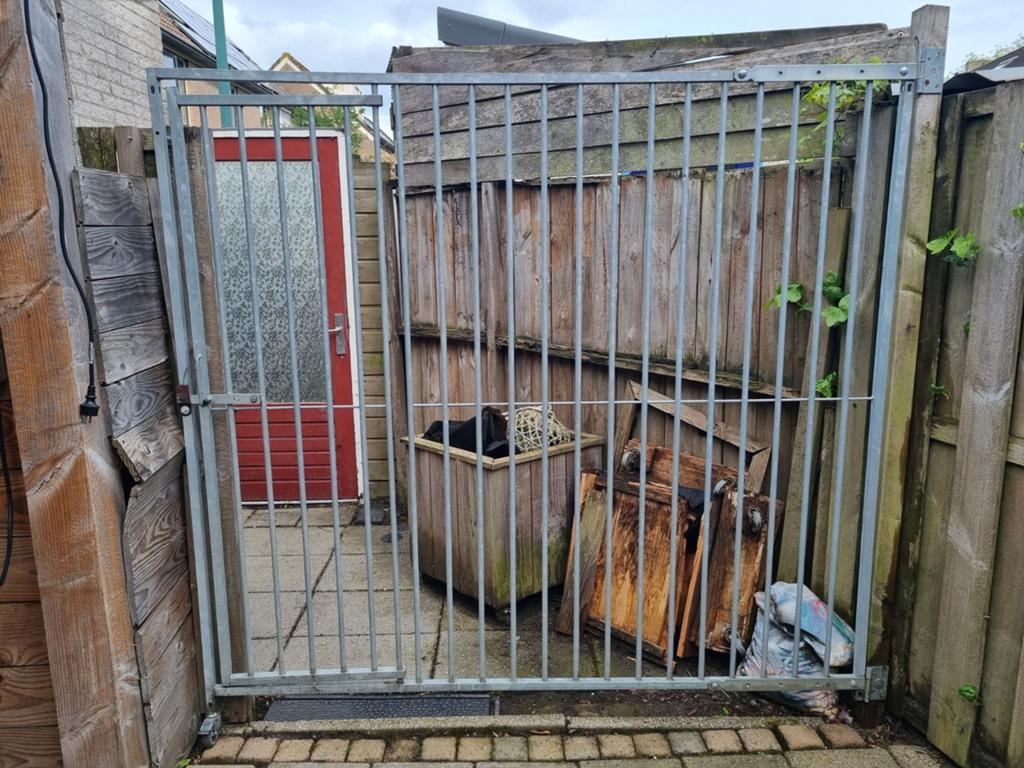 Stevig hekwerk met deur - ideaal voor tuin of erf, Ophalen, Met poort, Gebruikt, Tuinhek