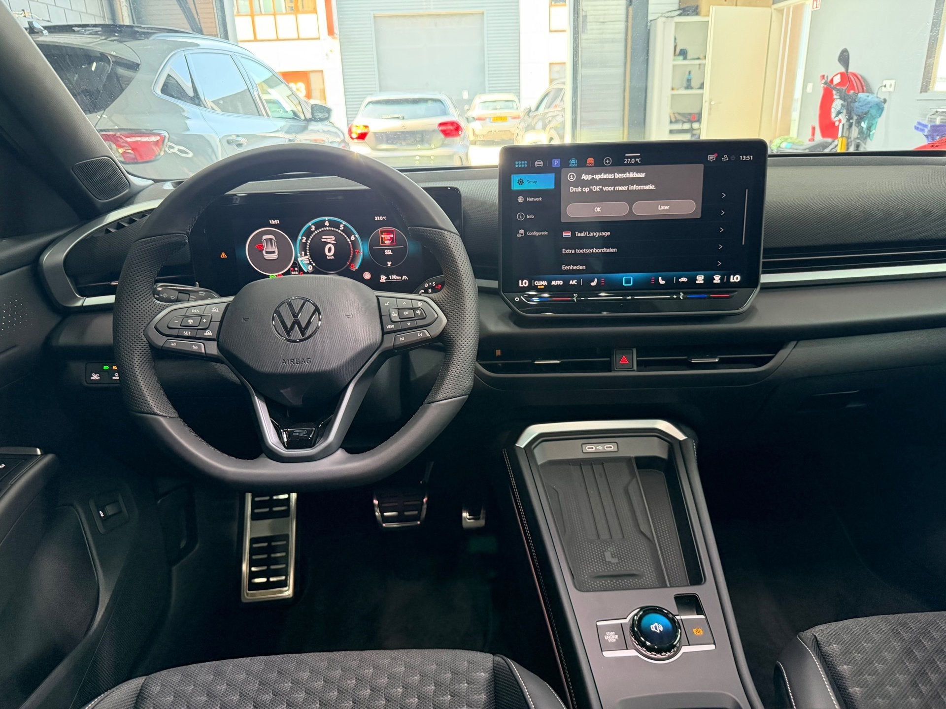 Foto 44 van Volkswagen T-ROC 1.5 eTsi R-Line First Edition Pano-IQ-KEYLE