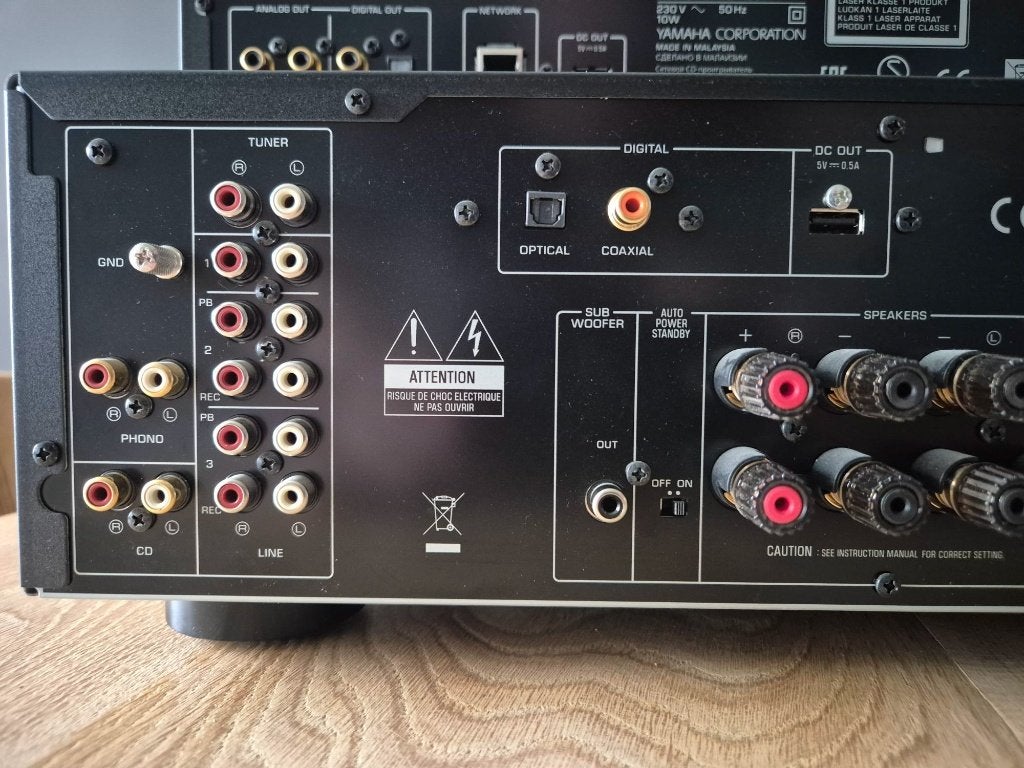 Foto 6 van Yamaha Versterker, met CD/netwerk speler met Boston boxen.