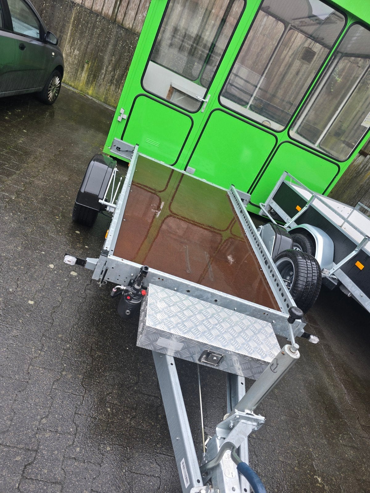 hydraulisch afzinkbare aanhangwagen met eventueel reservewie, Ophalen, Zo goed als nieuw