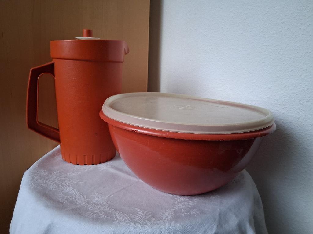 Tupperware jaren 70 oranje schenkkan en ronde kom, Ophalen of Verzenden, Gebruikt, Oranje, Overige typen