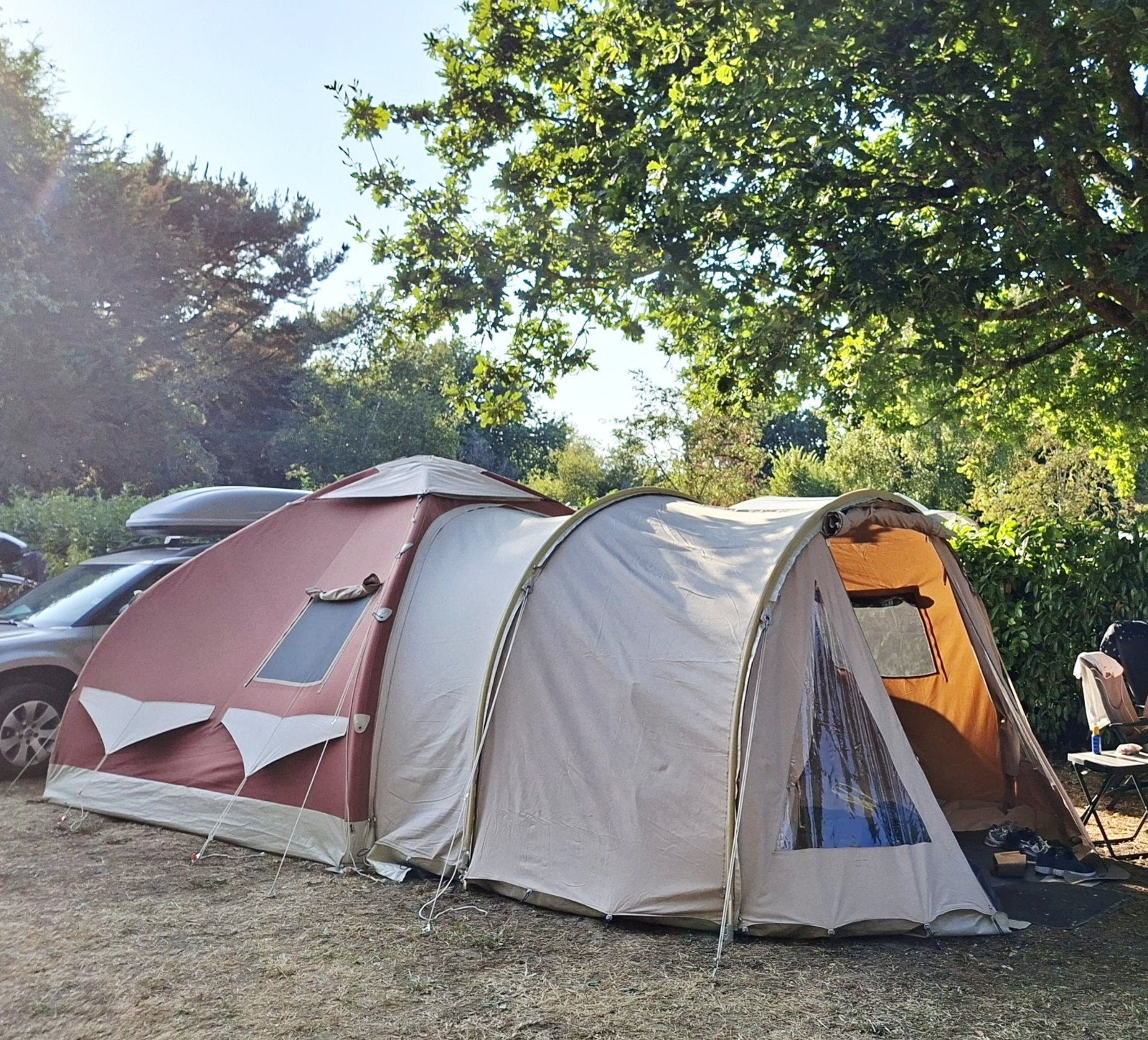Karstentent 300, bordeauxrood met slaapcabine en voortent, Caravans en Kamperen, Tenten, Ophalen, Gebruikt, Tot en met 5