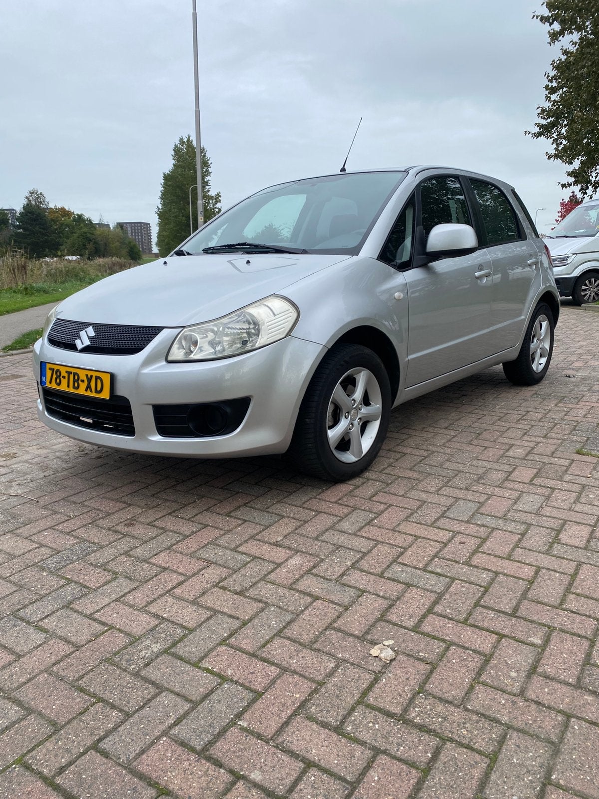 Suzuki SX4 1.6 2006 Grijs. Airco-Trekhaak. Inruil mogelijk., Voorwielaandrijving, Zwart, 4 cilinders, 49 €/maand