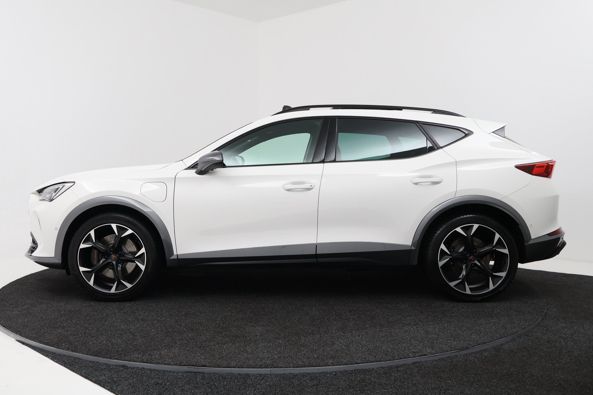 Cupra Formentor 1.4 e-Hybrid VZ Copper Edition (PANORAMADAK,, Auto's, Cupra, Gebruikt, 4 cilinders, Wit, Hybride Elektrisch/Benzine