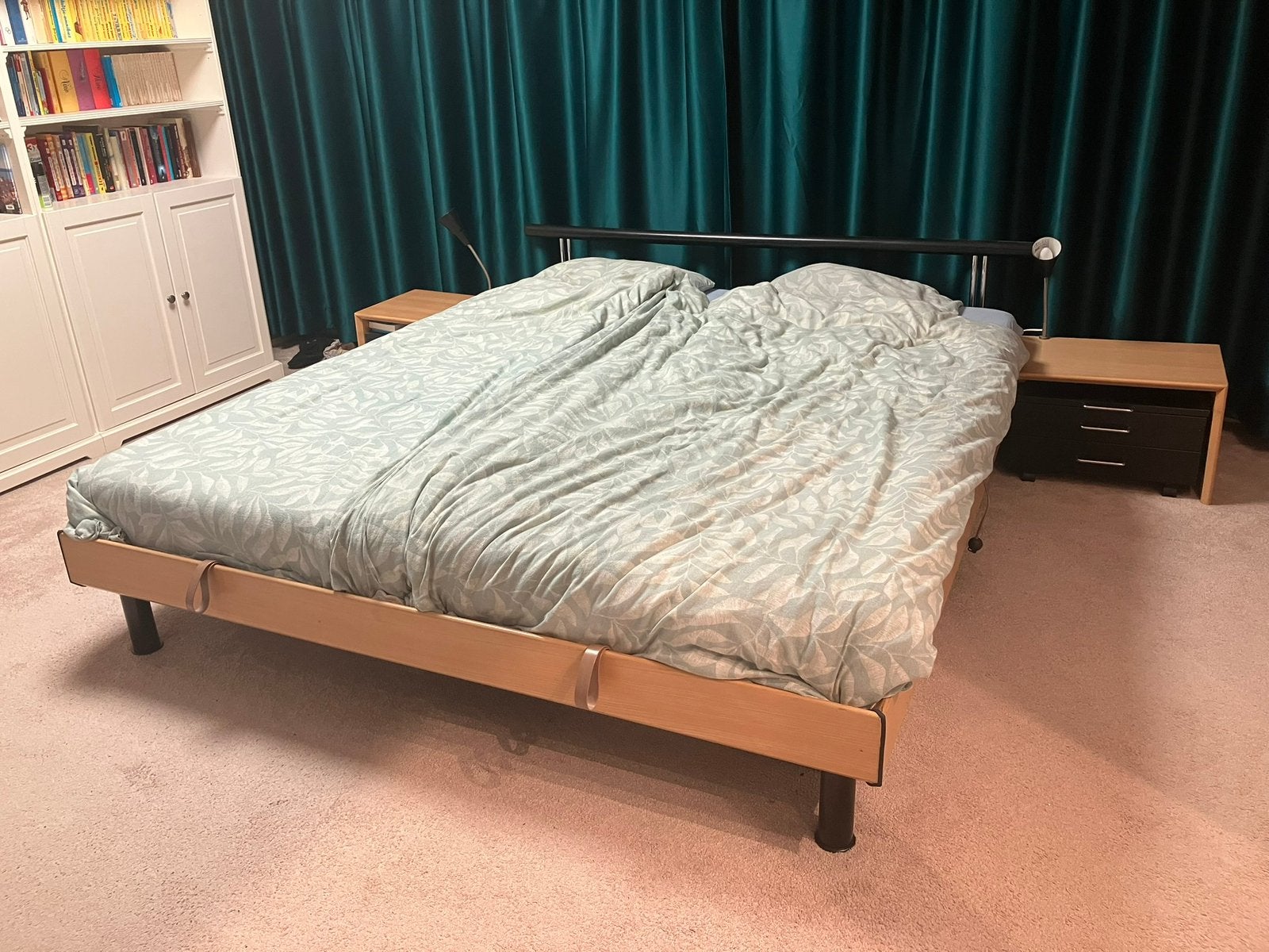 Tweepersoons bed 1.80m x 2m | Swissflex | met nachtkastjes, Ophalen, Gebruikt, Overige kleuren, Tweepersoons
