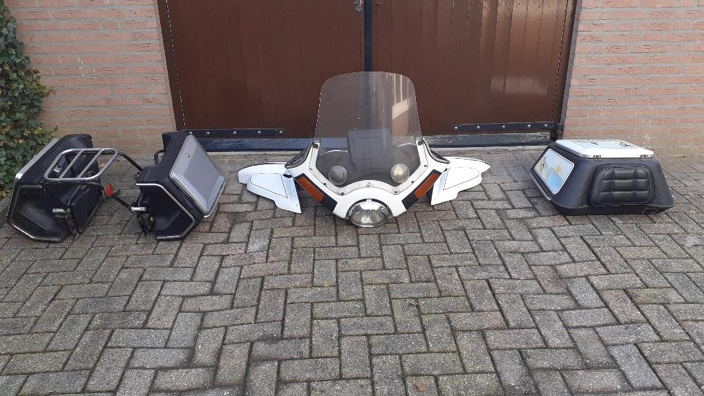 Vetter kuip met koffers en topkoffer, Ophalen, Gebruikt
