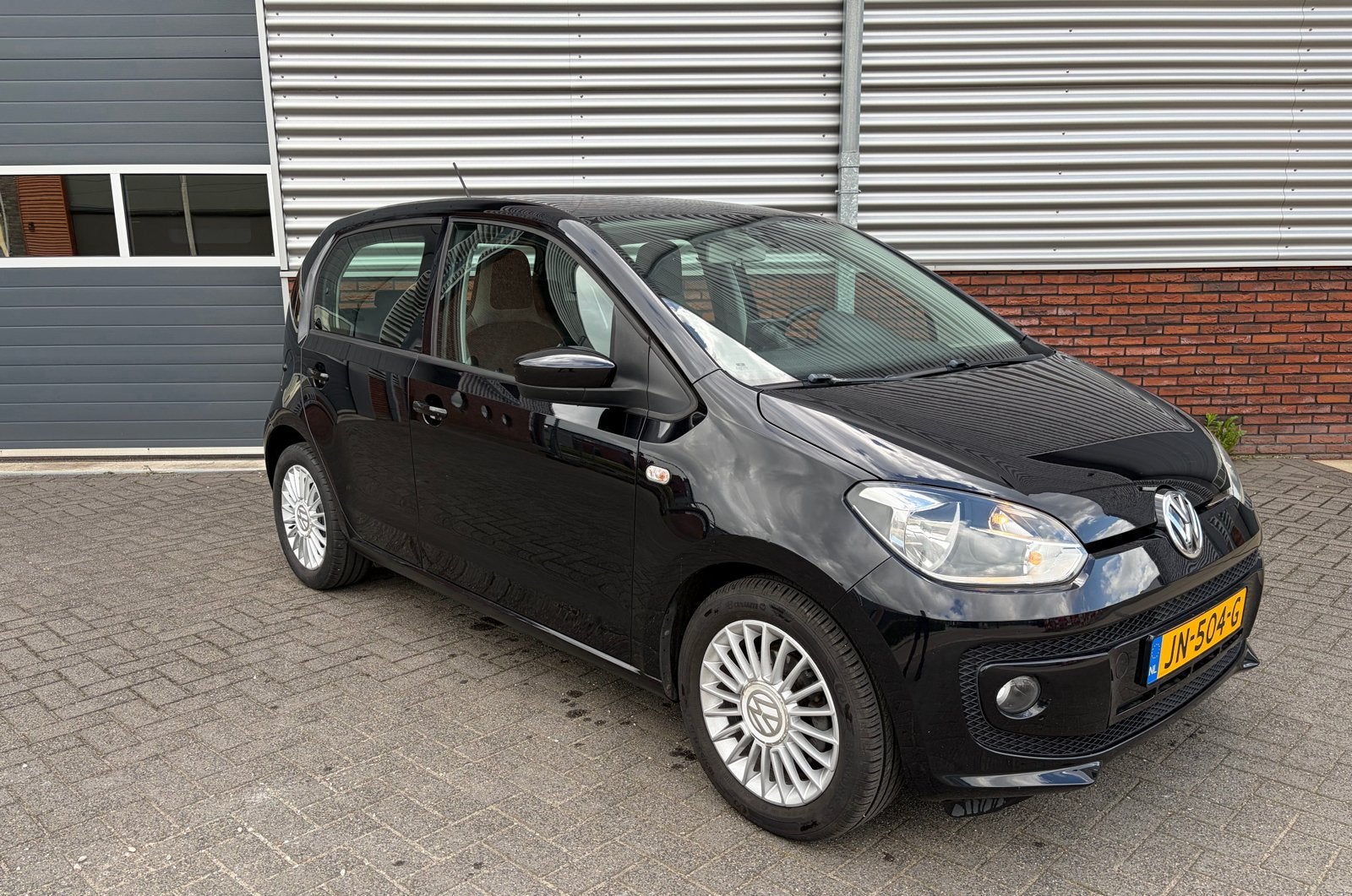 Volkswagen up! 1.0 44KW/60P 2016 Zwart 5D!, Auto's, Volkswagen, Voorwielaandrijving, Stof, 4 cilinders, 840 kg