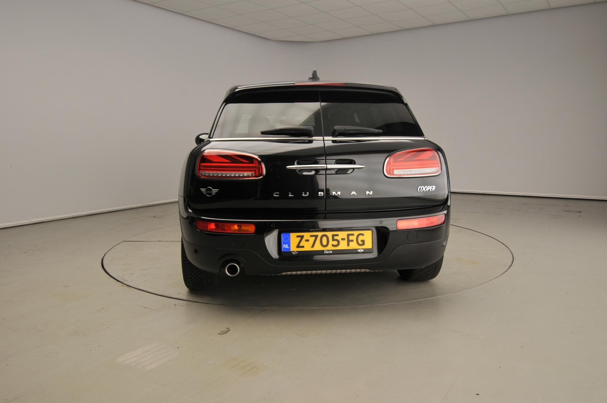 MINI Clubman 1.5 Cooper | LED | Navigatie | Sportstoelen | S, Gebruikt, Zwart, Origineel Nederlands, Automatische klimaatregeling