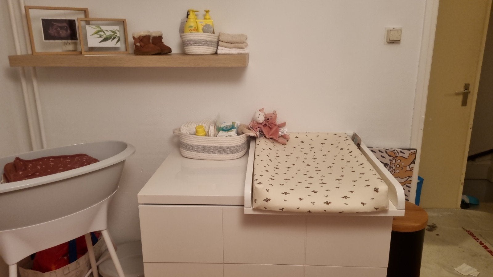 Ledikant+matras en commode., Ophalen, Zo goed als nieuw, Jongetje of Meisje