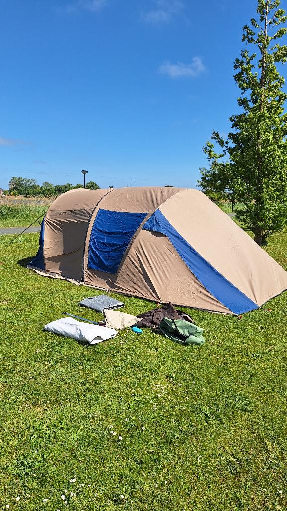 Falco familie tent Dwergarend 300, Caravans en Kamperen, Ophalen, Zo goed als nieuw, Tot en met 4