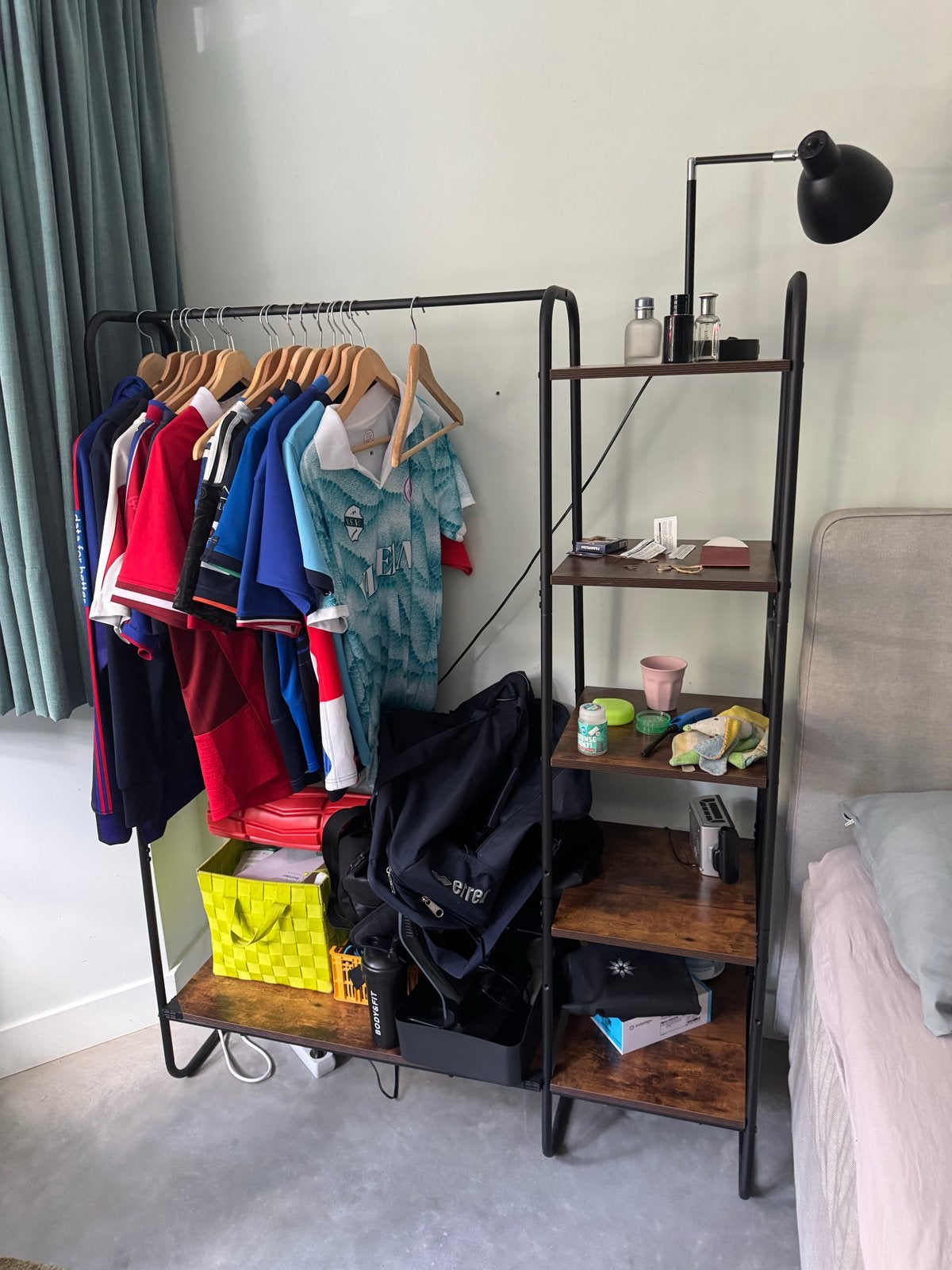 Kledingrek met planken - Zwart/Houtlook, Gebruikt, Overige typen, Ophalen of Verzenden, Metaal