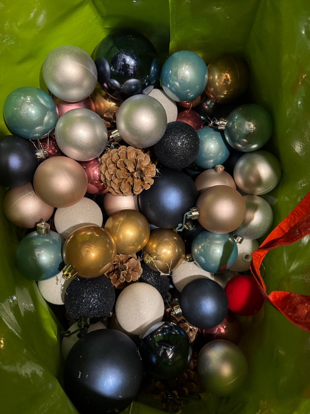 Bag full of christmas globes, Ophalen, Nieuw