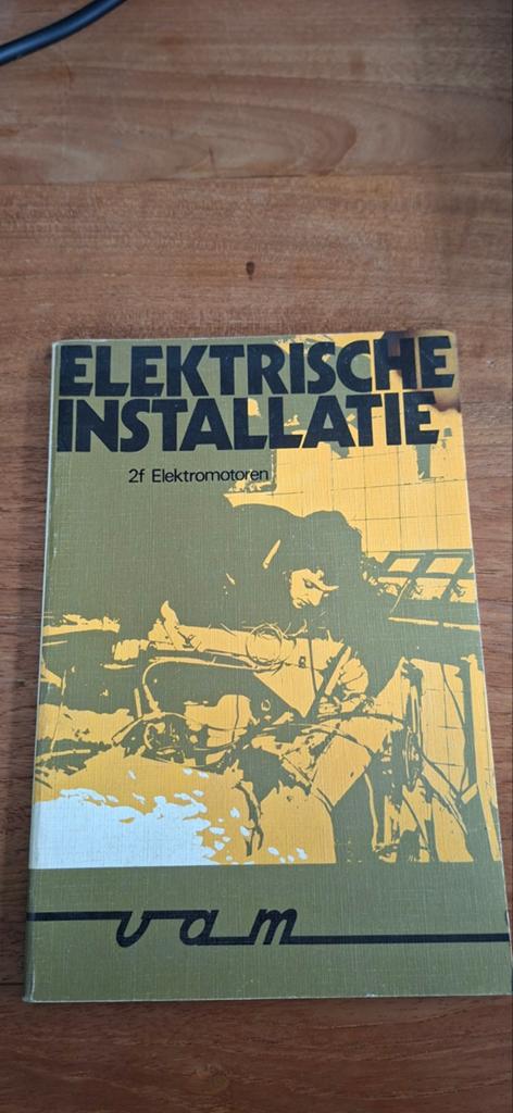 Elektrische Installatie 2f Elektromotoren VAM, Boeken, Ophalen of Verzenden, Gelezen, Elektrotechniek, VAM
