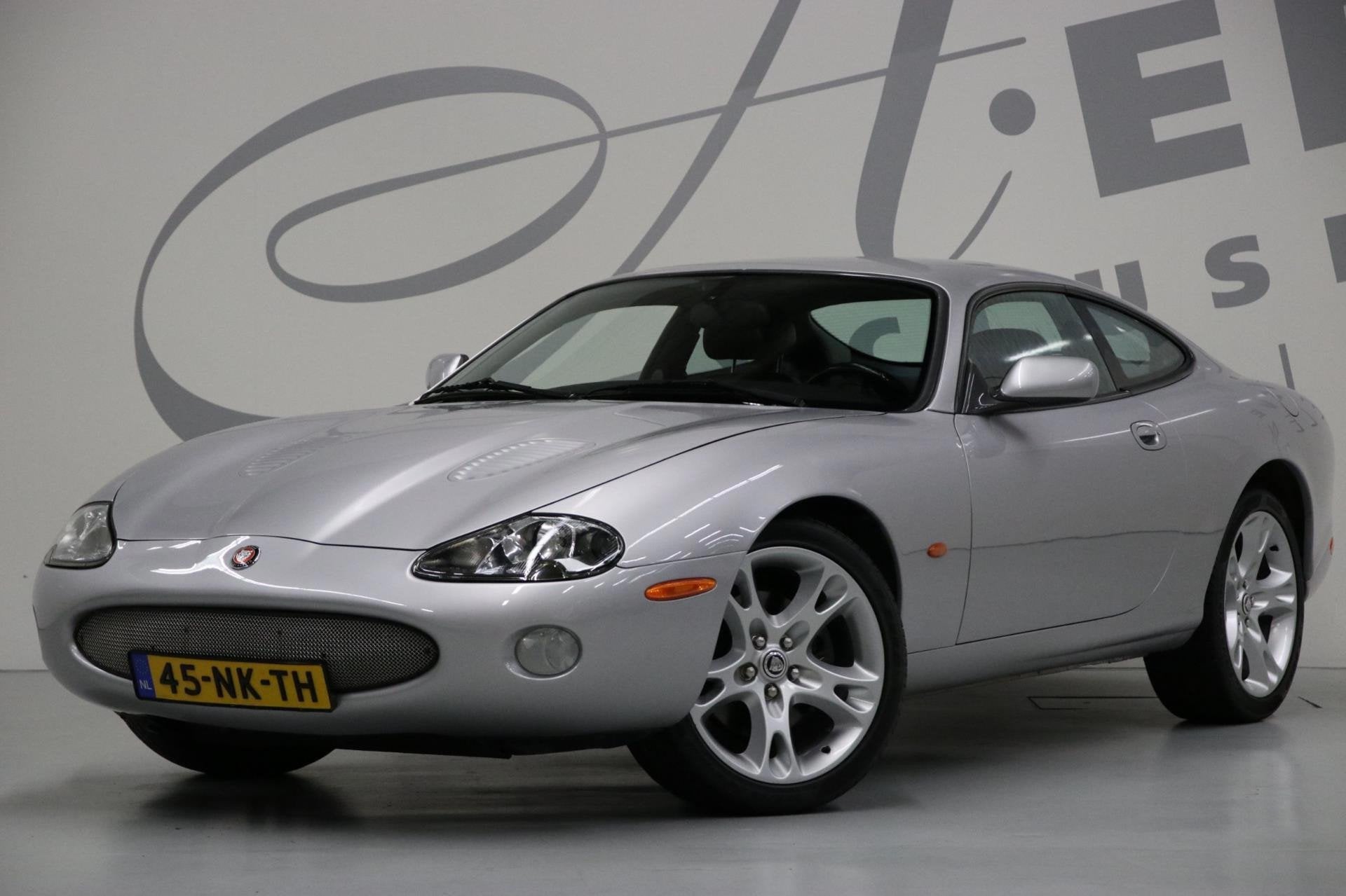 Jaguar XKR 4.0 V8 Coupé/ Historie aanwezig/ Parkeersensoren, Achterwielaandrijving, Gebruikt, 4 stoelen, Leder