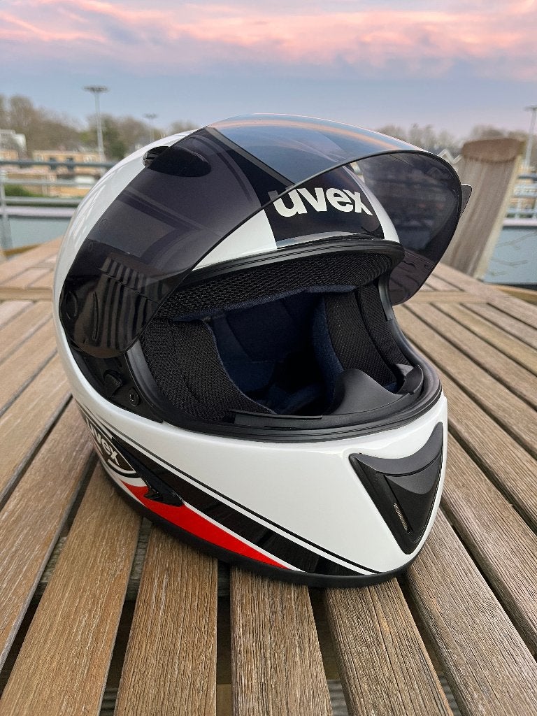 Prachtige UVEX motorhelm in maat small = maat 56, Motoren, Kleding | Motorhelmen, Overige merken, Kinderen, Ophalen of Verzenden