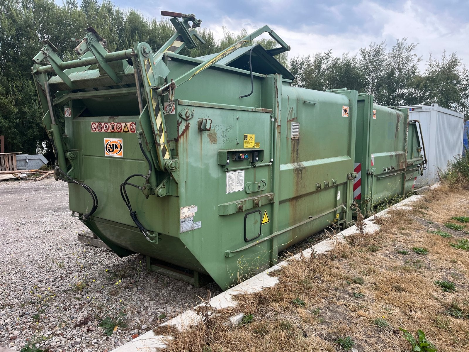 AJK afvalperscontainers, Ophalen