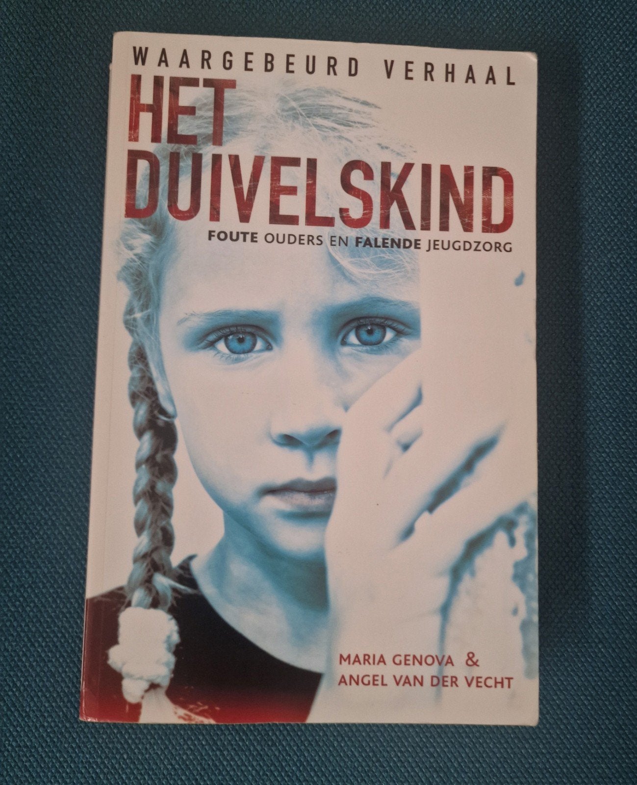 Angel van der Vecht - Het duivelskind, Boeken, Ophalen of Verzenden, Zo goed als nieuw, Angel van der Vecht; Maria Genova