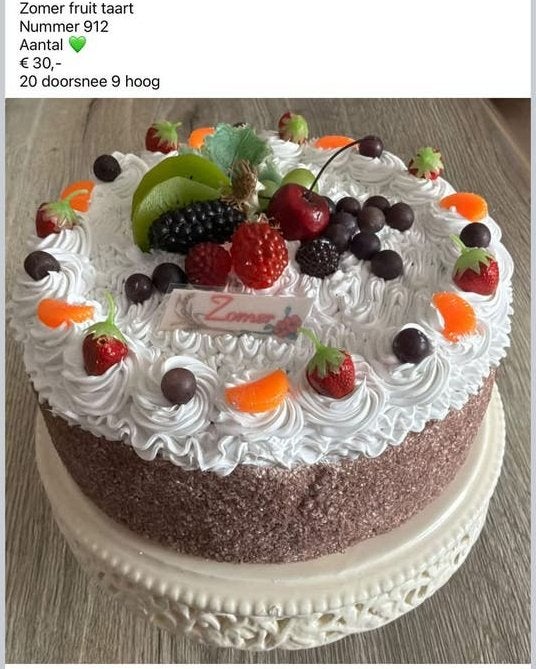 Div decoratie nep taart, taarten deel 1, Ophalen, Zo goed als nieuw